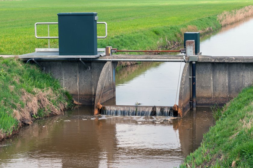 Een stuw kan helpen om water langer vast te houden (foto: Shutterstock)